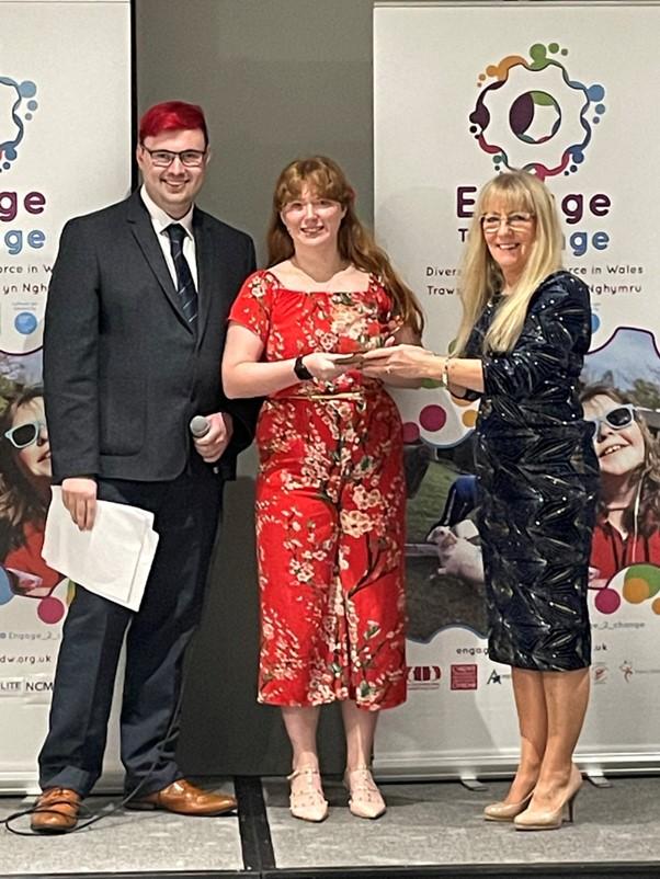 Image of Ffion receiving her award